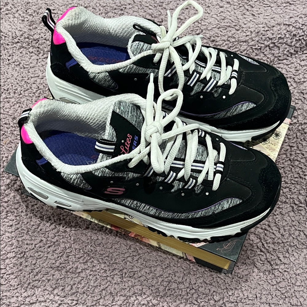 Skechers Women's Black and Pink Sneakers